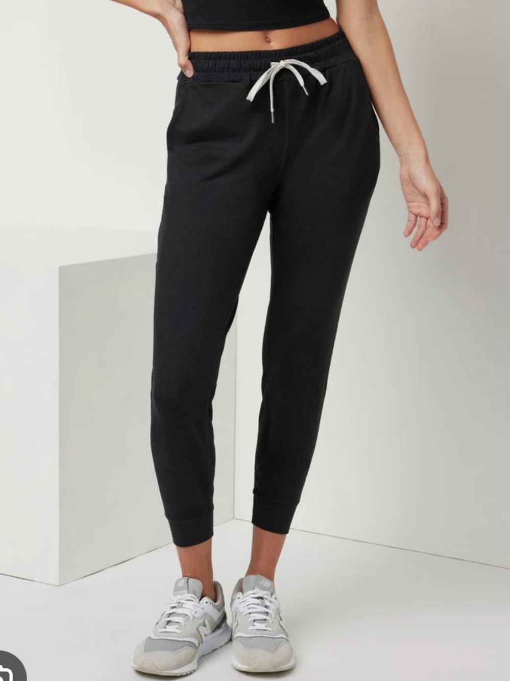 Vuori Women’s Black Performance Jogger Small